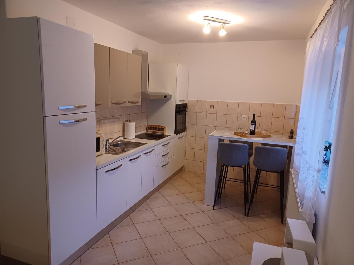 Apartmani Marijamagdalena Gračac Dış mekan fotoğraf