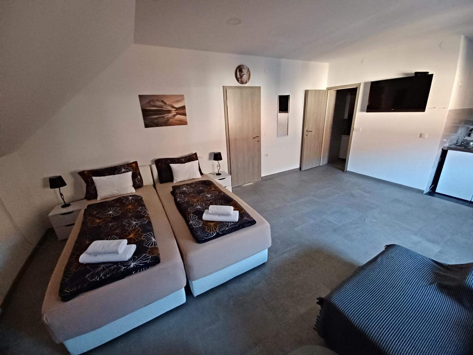 Apartmani Marijamagdalena Gračac Dış mekan fotoğraf