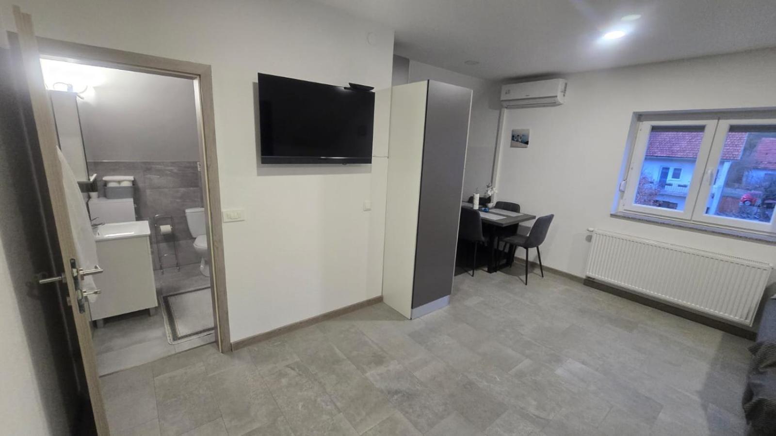 Apartmani Marijamagdalena Gračac Dış mekan fotoğraf